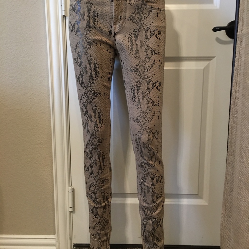 🎈NWOT - 7 for All Mankind Skinny Textured Snakeskin Jeans – SZ 26